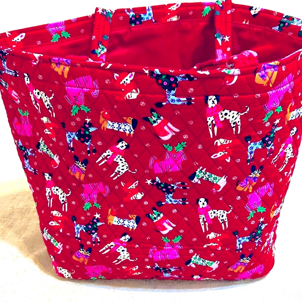 Vera Bradley Essential Grand Tote.    New With Tags
